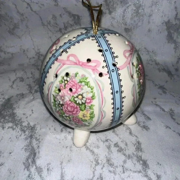 Vintage Porcelain Pomander Pink Blue Floral Bow Lave Trim Hanging Round Footed - Picture 1 of 5